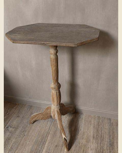Houten wijntafel met gedraaide poot, Atelierselectie, bij Mahieu&Merckx