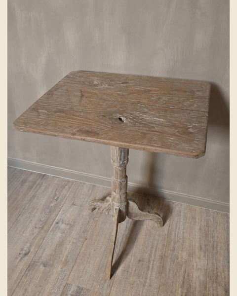 Rustieke houten wijntafel op driepoot, Atelierselectie, bij Mahieu&Merckx