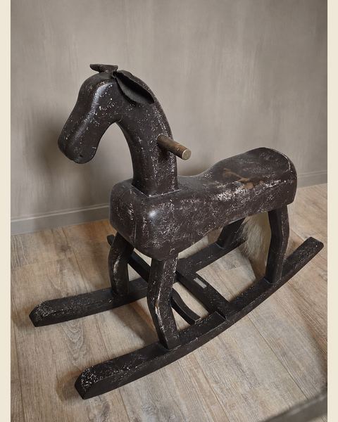 Vintage houten schommelpaard van Flamant, Atelierselectie, bij Mahieu&Merckx