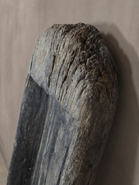 Oude massief houten trog met authentiek patina, detail 3