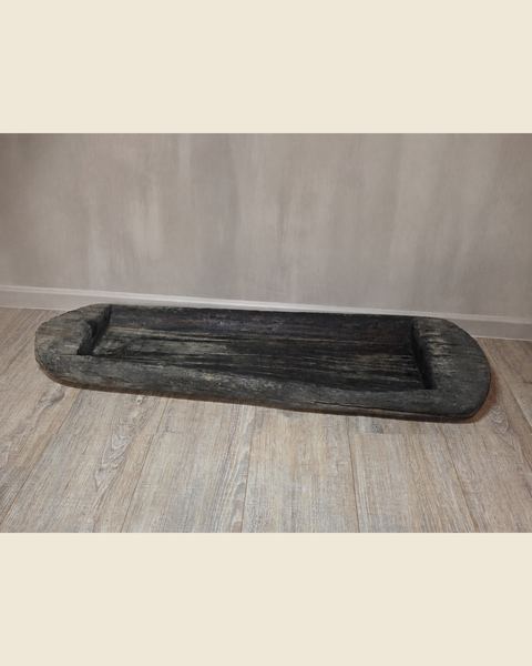 Oude massief houten trog met authentiek patina, Atelierselectie, bij Mahieu&Merckx
