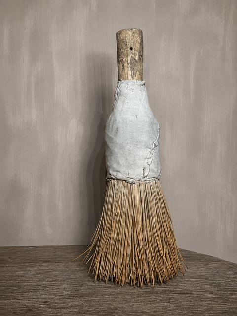 Vintage handborstel met houten steel, detail 2