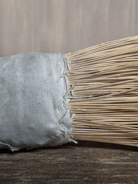 Vintage handborstel met houten steel, detail 3