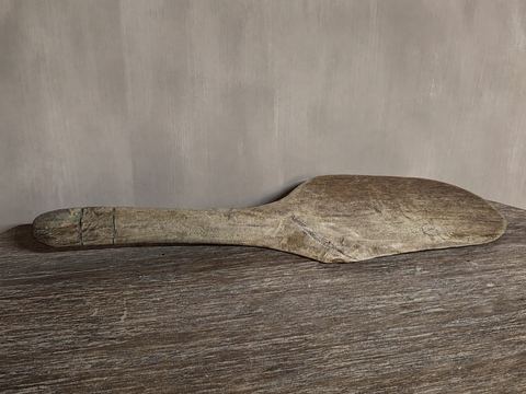 Oude houten waspeddel / wasklopper met authentieke patina, detail 2