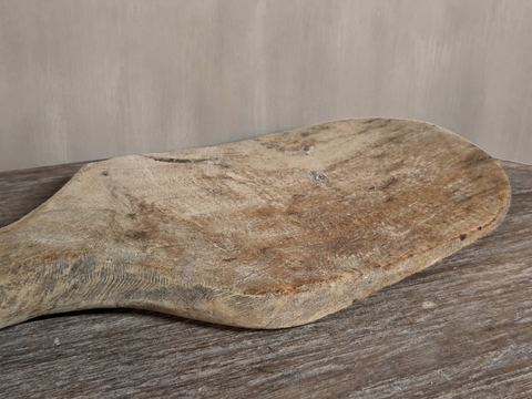 Oude houten waspeddel / wasklopper met authentieke patina, detail 3