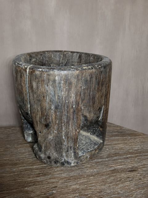 Authentieke houten vijzelpot, detail 2