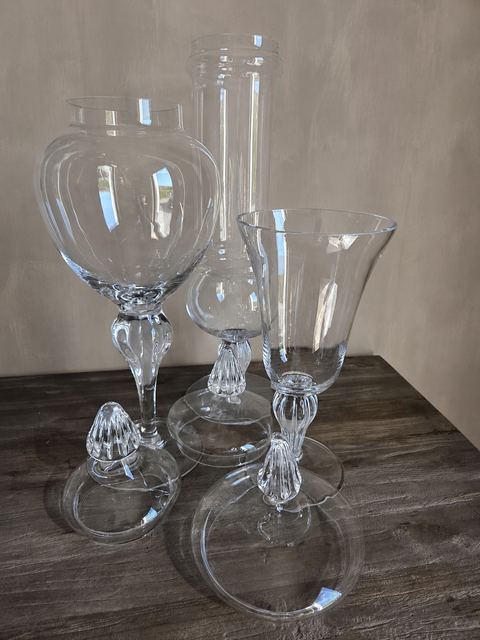 Set van 3 glazen apothekerspotten met sierlijke deksels, detail 2