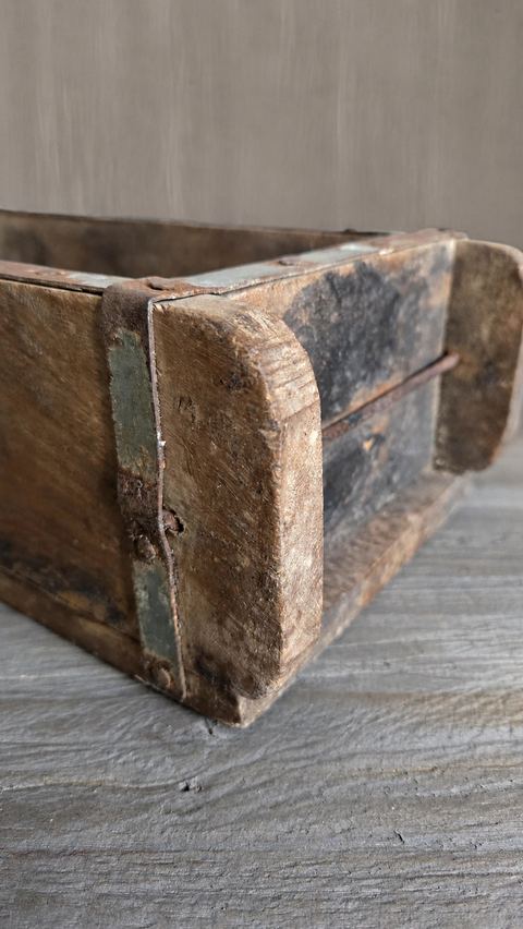 Authentieke houten baksteenmal, detail 3