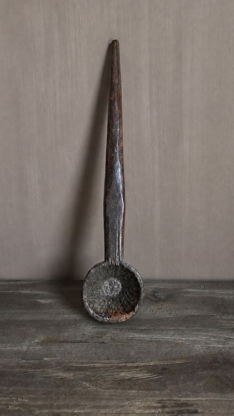 Authentieke oude houten lepel, detail 2