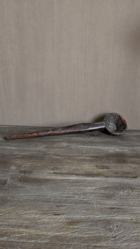 Authentieke oude houten lepel, detail 3