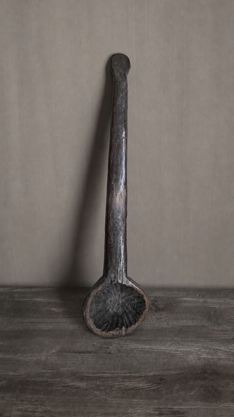 Authentieke oude houten lepel, detail 3