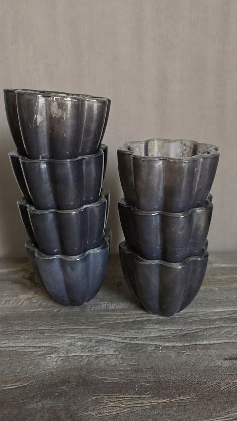 Glazen theelichthouder Bloem (dark stone), detail 2