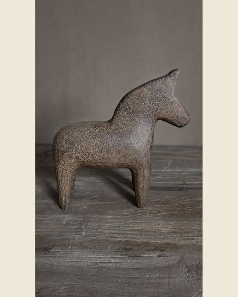 Decoratief paard in metaal, Atelierselectie, bij Mahieu&Merckx