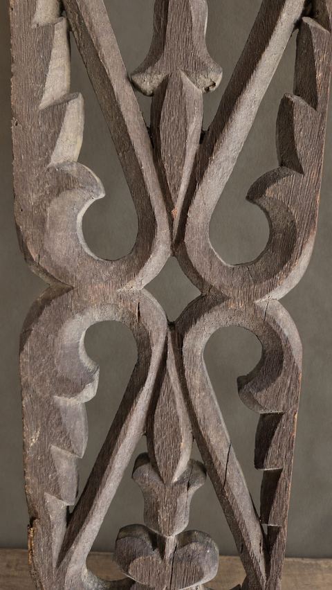 Opengewerkt oud houten ornament, detail 3