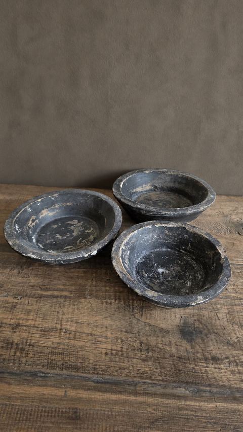 Set van drie oude houten schaaltjes, detail 2
