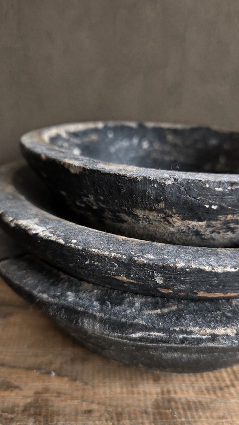 Set van drie oude houten schaaltjes, detail 3