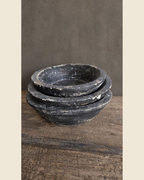 Set van drie oude houten schaaltjes, Atelierselectie, bij Mahieu&Merckx