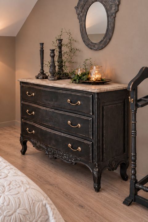Commode met drie lades in unieke patine, detail 2