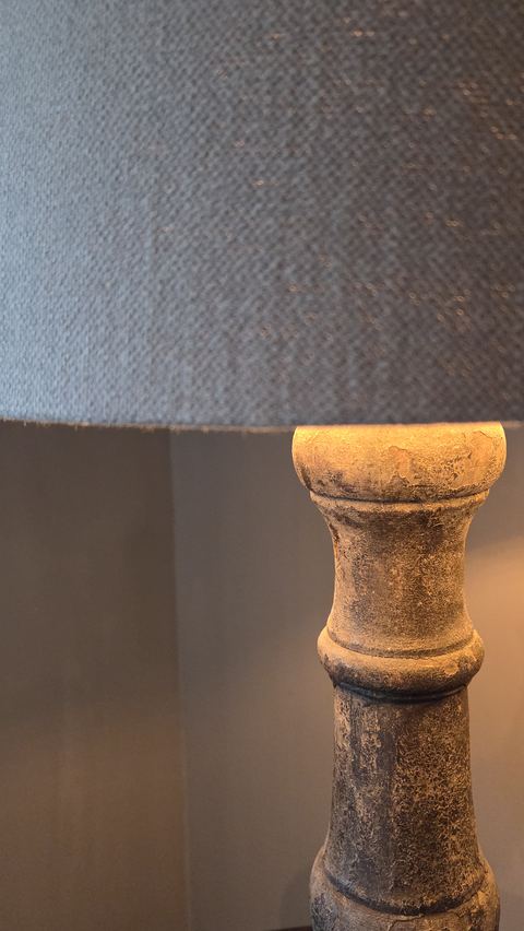 Oude houten balusterlamp, detail 2