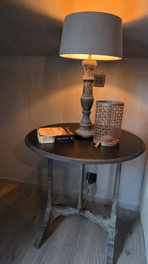 Oude houten balusterlamp, detail 3
