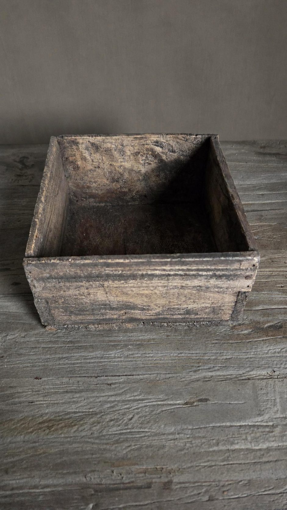 Oud Chinees houten rijstbakje, detail 3