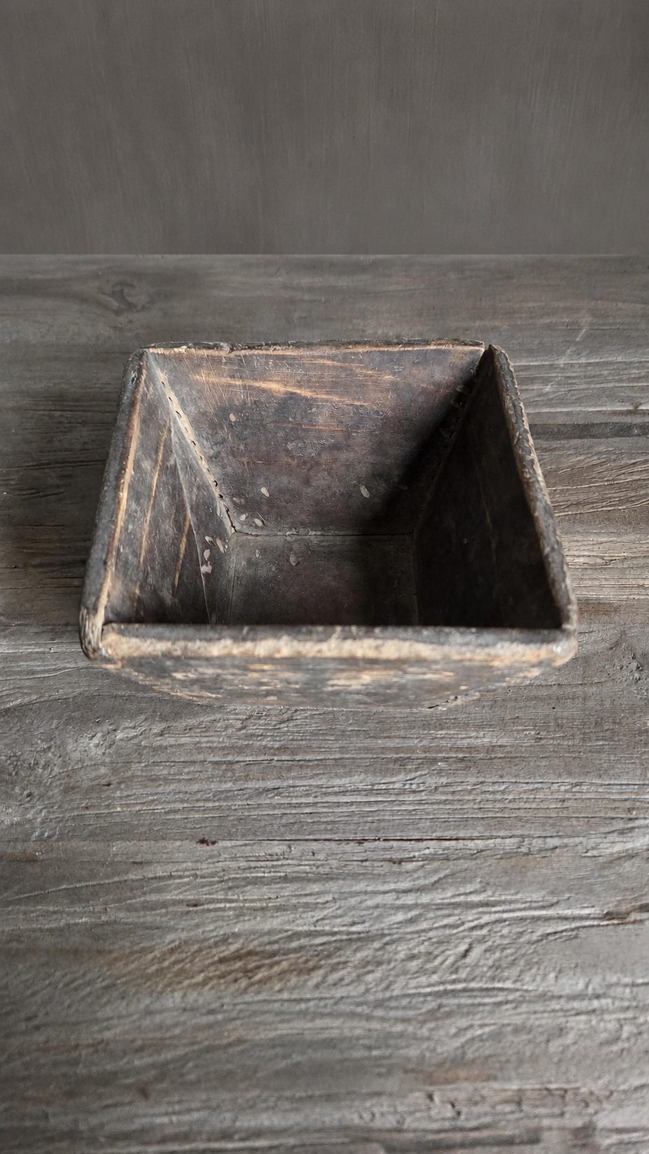 Oud Chinees houten rijstbakje, detail 3