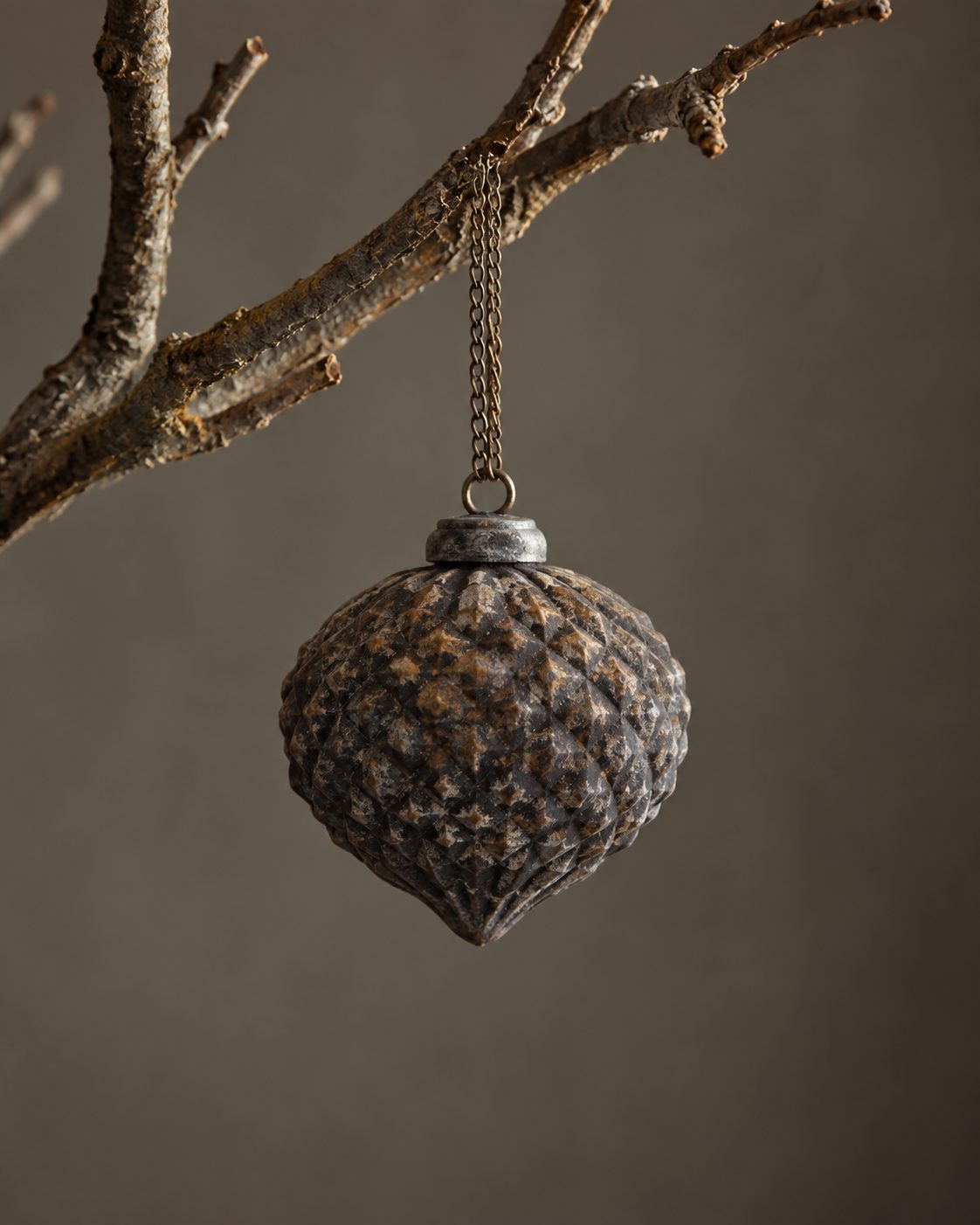 Kerstbal Ui-vormig honinggraad camel velvet, Luksa, bij Mahieu&Merckx
