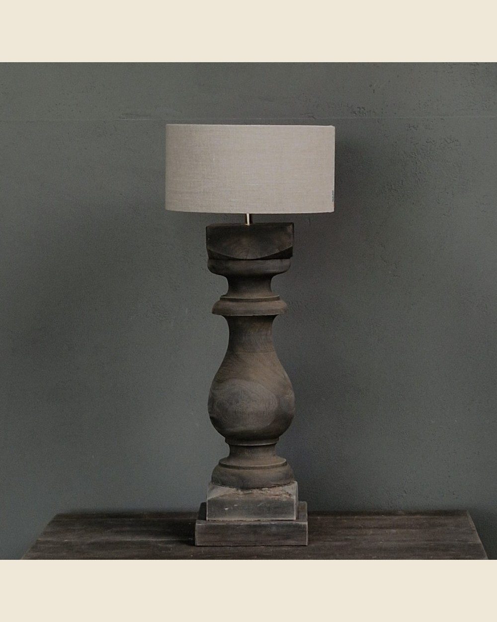 Tafellamp baluster Ruby met lampenkap taupe, Luksa, bij Mahieu&Merckx