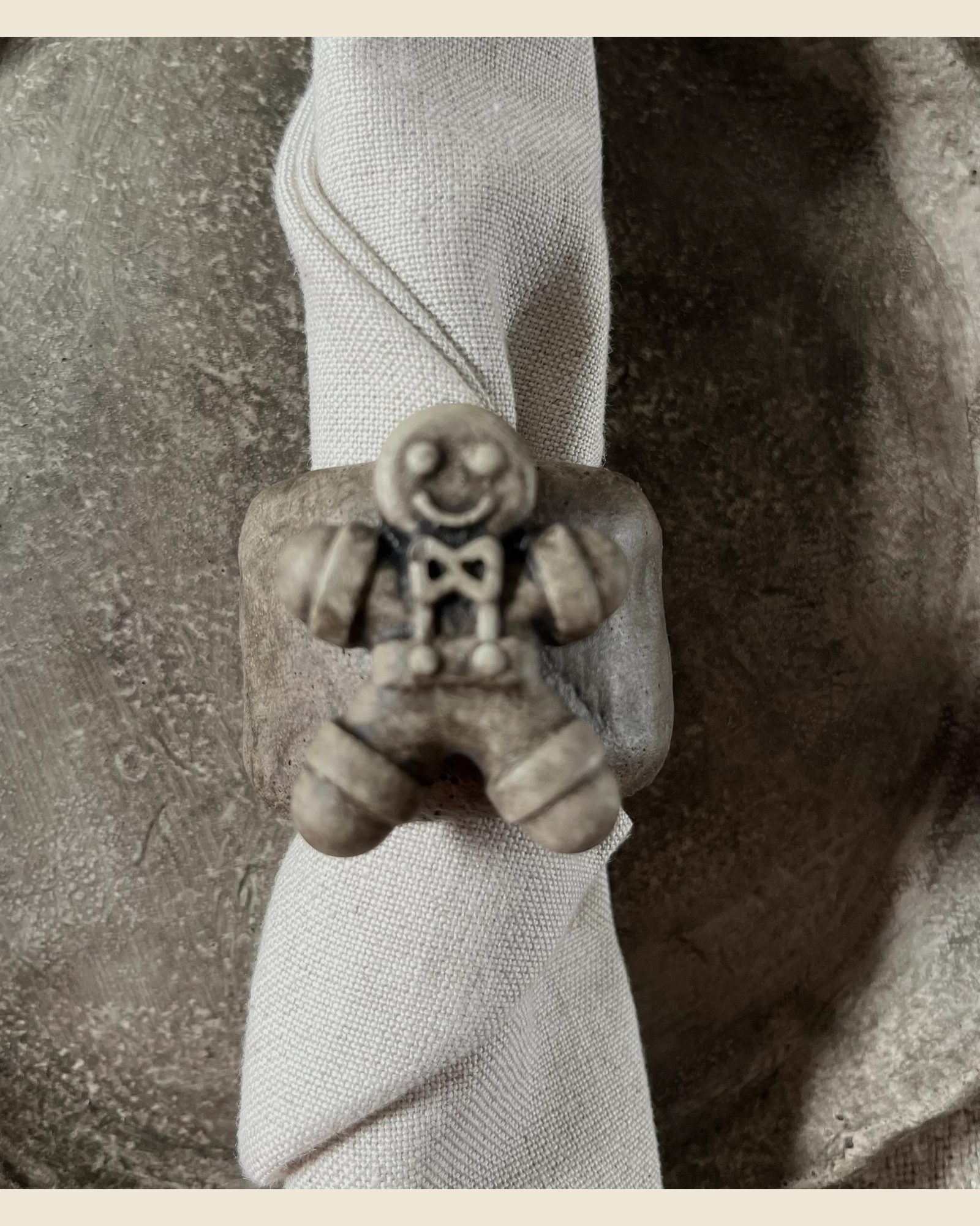 Jewel van beton kerst - Gingerbread man, PMR, bij Mahieu&Merckx