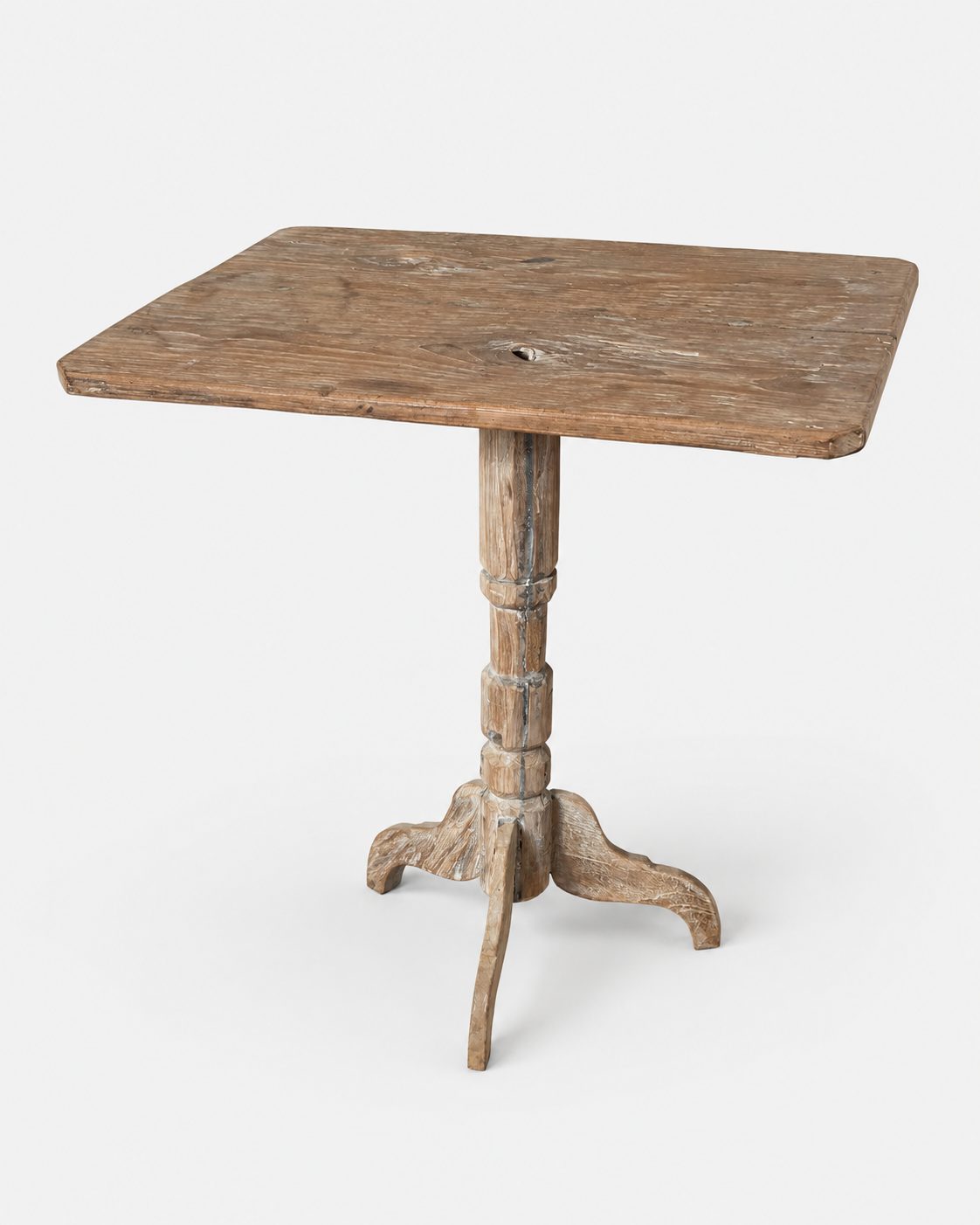 Rustieke houten wijntafel op driepoot, detail 2