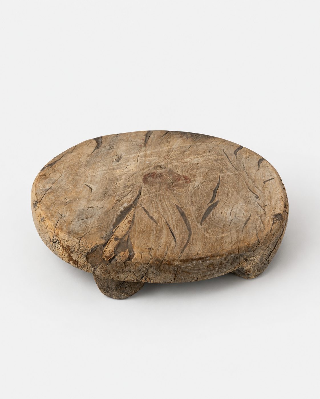 Rustiek houten chapati plateau op voetjes, Atelierselectie, bij Mahieu&Merckx
