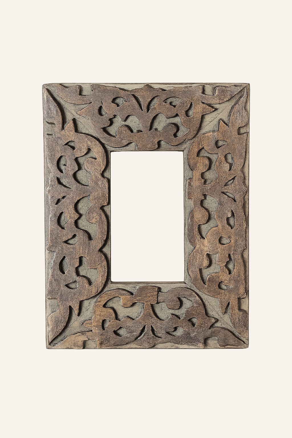 Verweerd houten sierkader met uitgesneden motief, detail 2