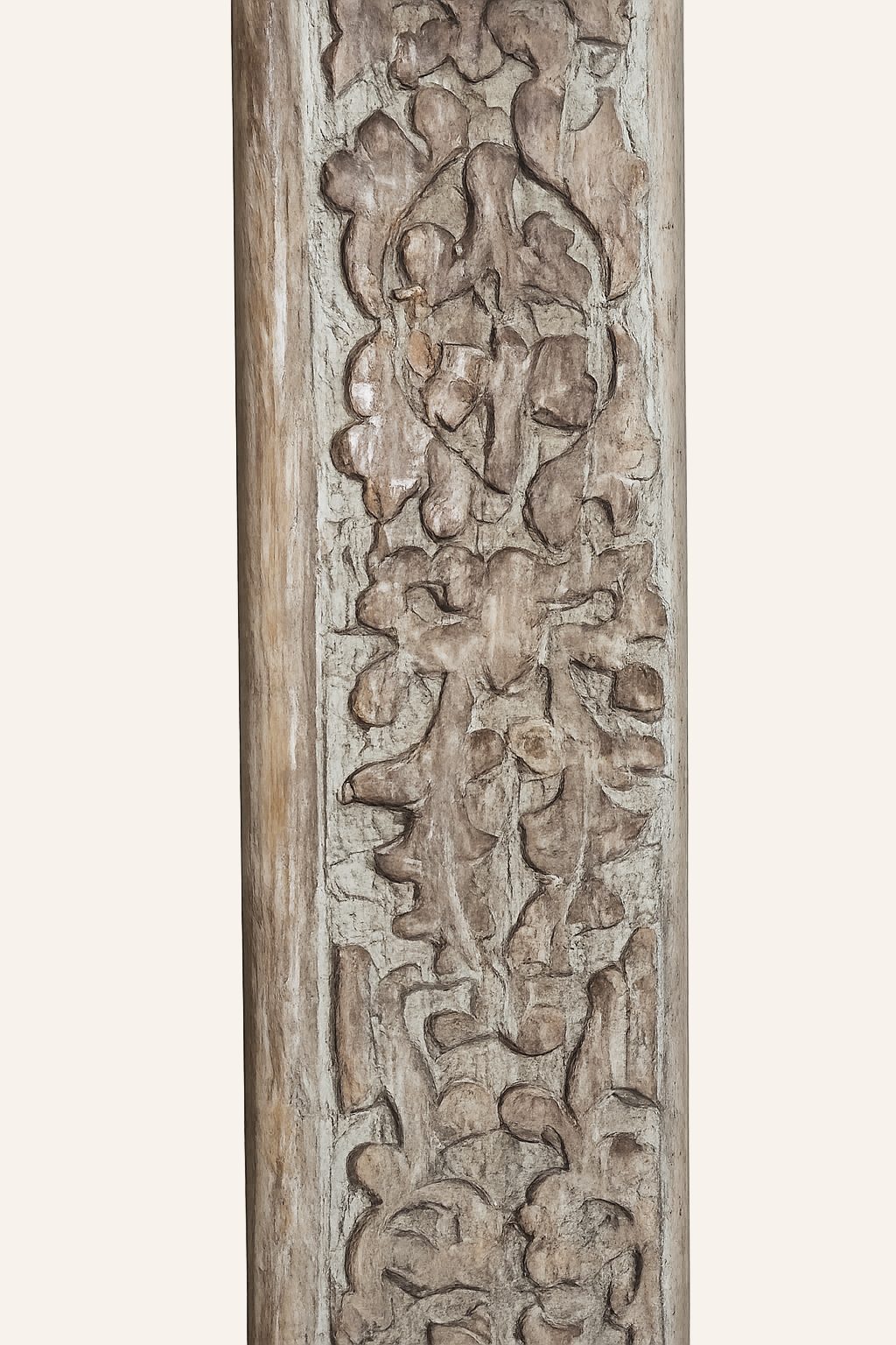 Verweerd houten sierkader met uitgesneden motief, detail 3