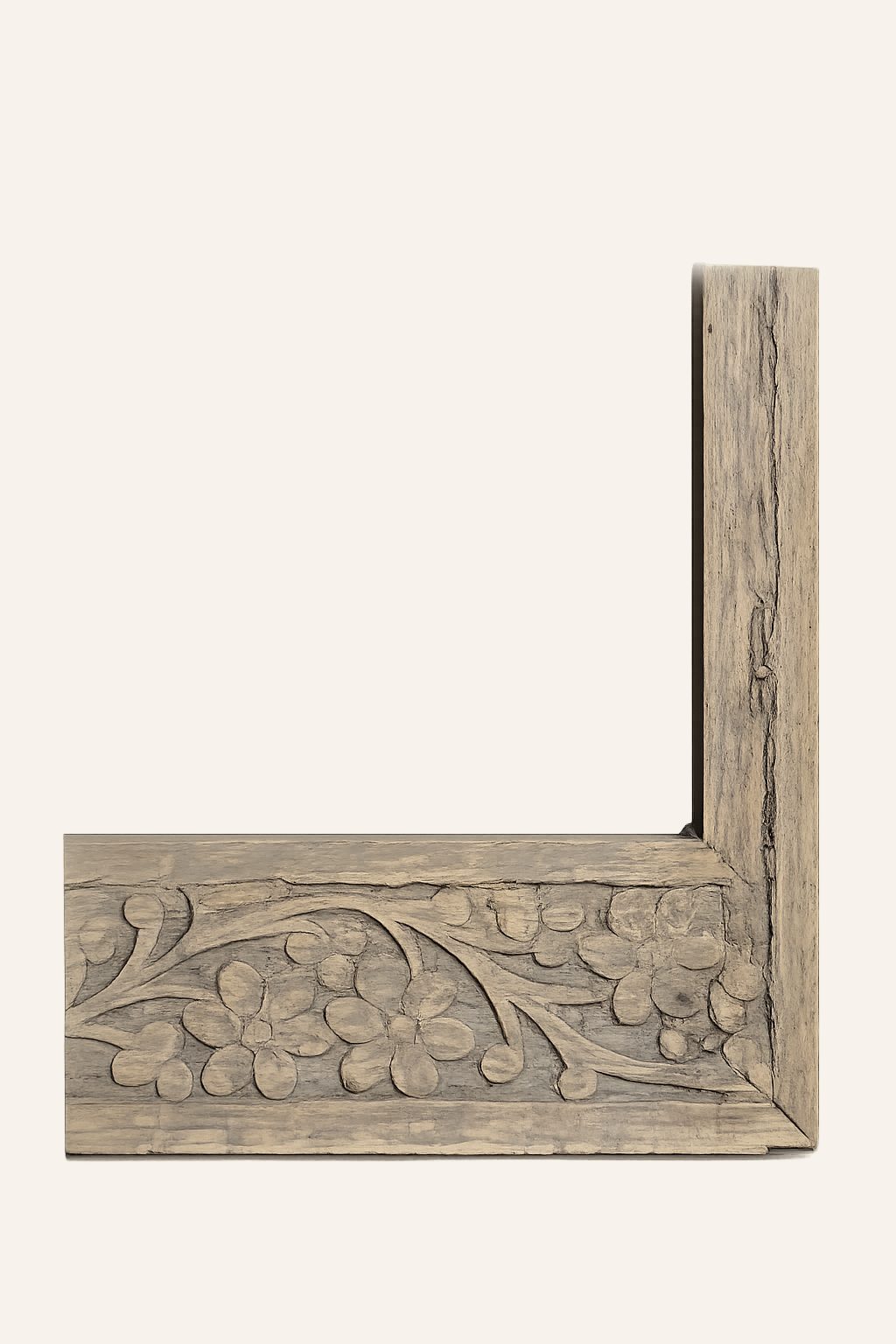 Verweerd houten sierkader met uitgesneden motief, detail 3