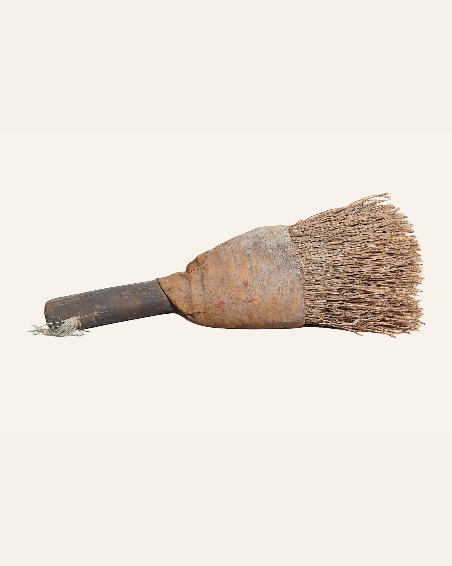 Vintage handborstel met houten steel, Atelierselectie, bij Mahieu&Merckx