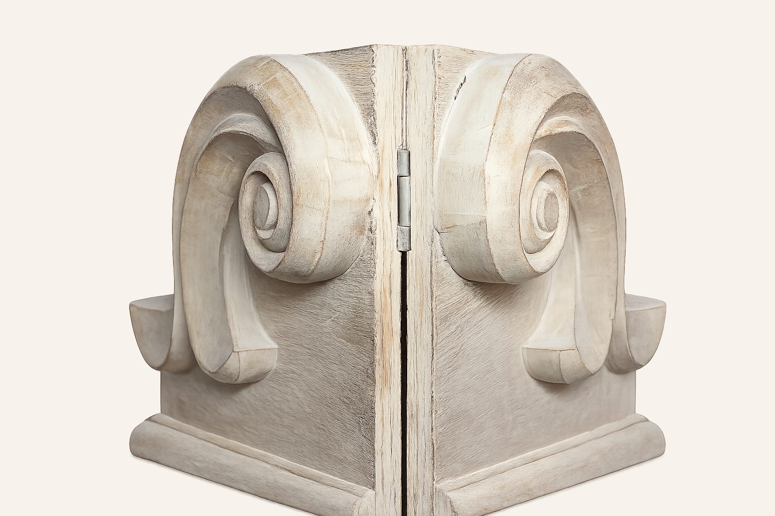 Groot decoratief houten paneel met sierlijk krulmotief (licht beschadigd), detail 2