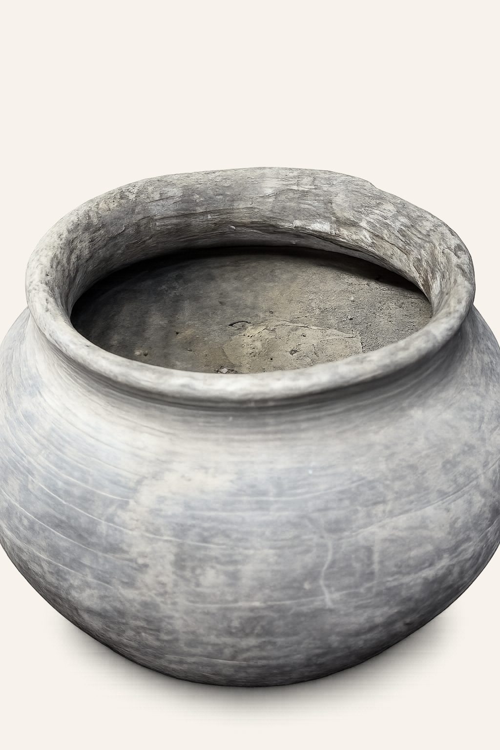 Robuuste ronde stenen sierpot, detail 3