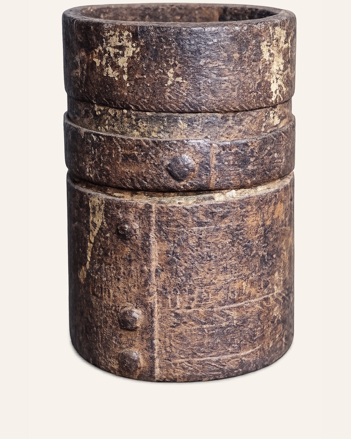 Oude rustieke metalen pot met patina, Atelierselectie, bij Mahieu&Merckx