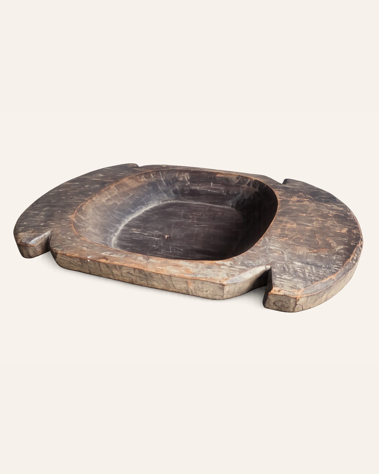 Oude handgesneden houten deegschaal met grepen, Atelierselectie, bij Mahieu&Merckx