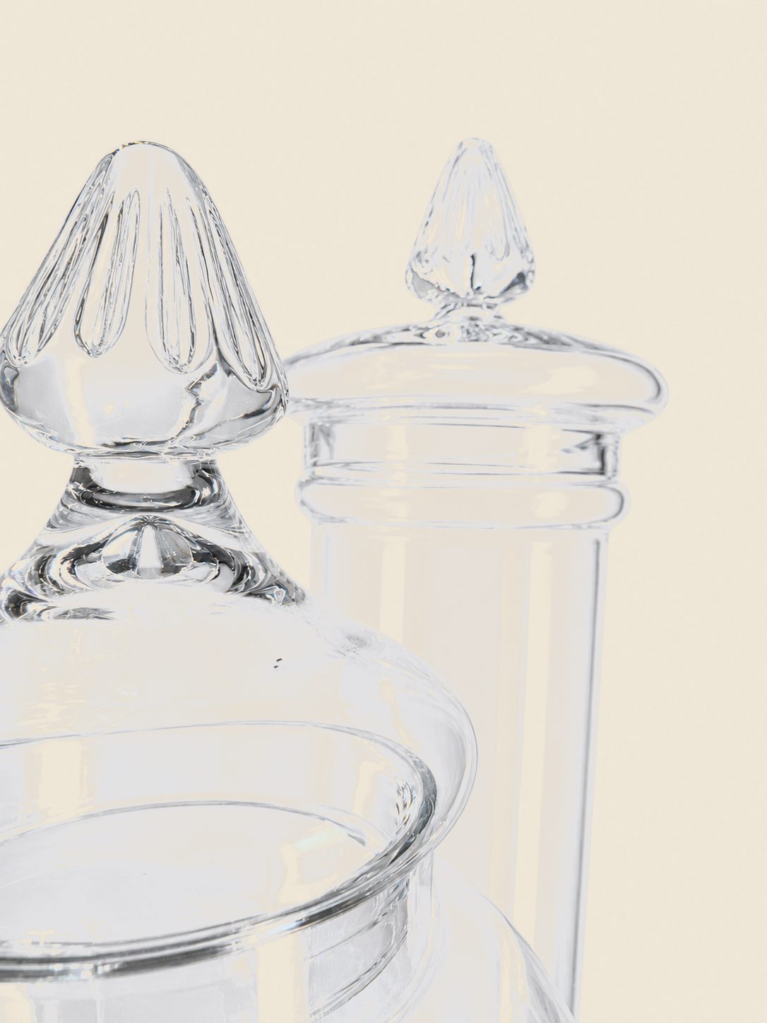 Set van 3 decoratieve glazen voorraadpotten op voet met deksel, detail 2
