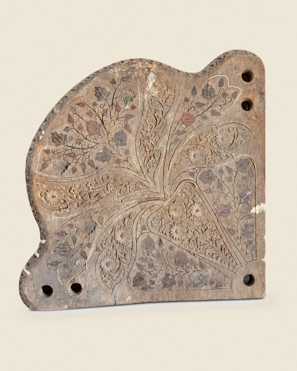 Decoratief houten wandpaneel met uitgesneden bloemmotief, Atelierselectie, bij Mahieu&Merckx