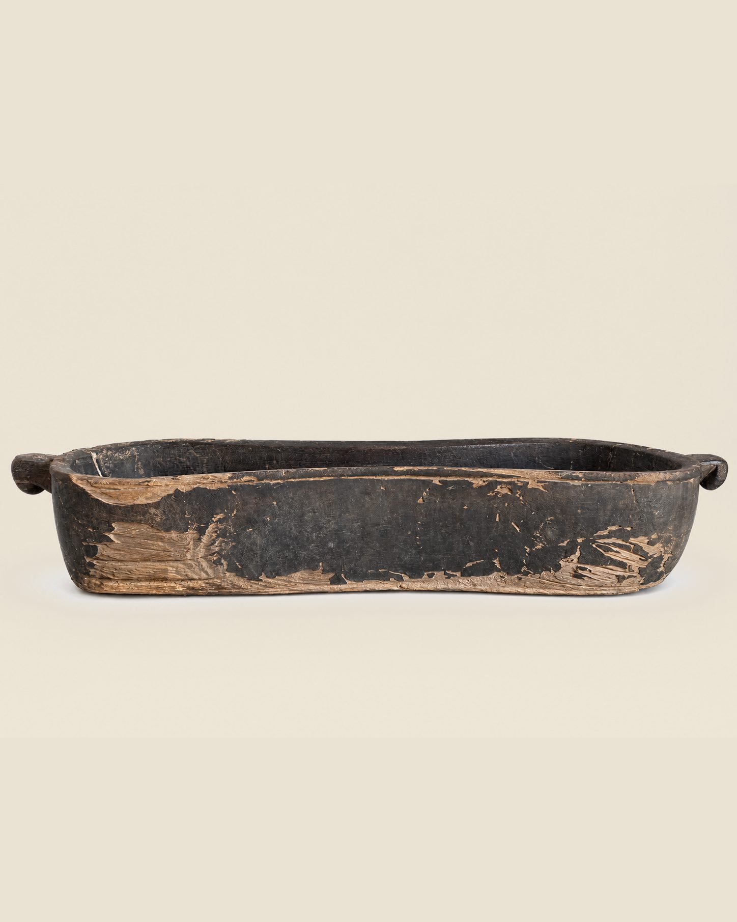 Oude houten trog met handgrepen en donkere patina, Atelierselectie, bij Mahieu&Merckx