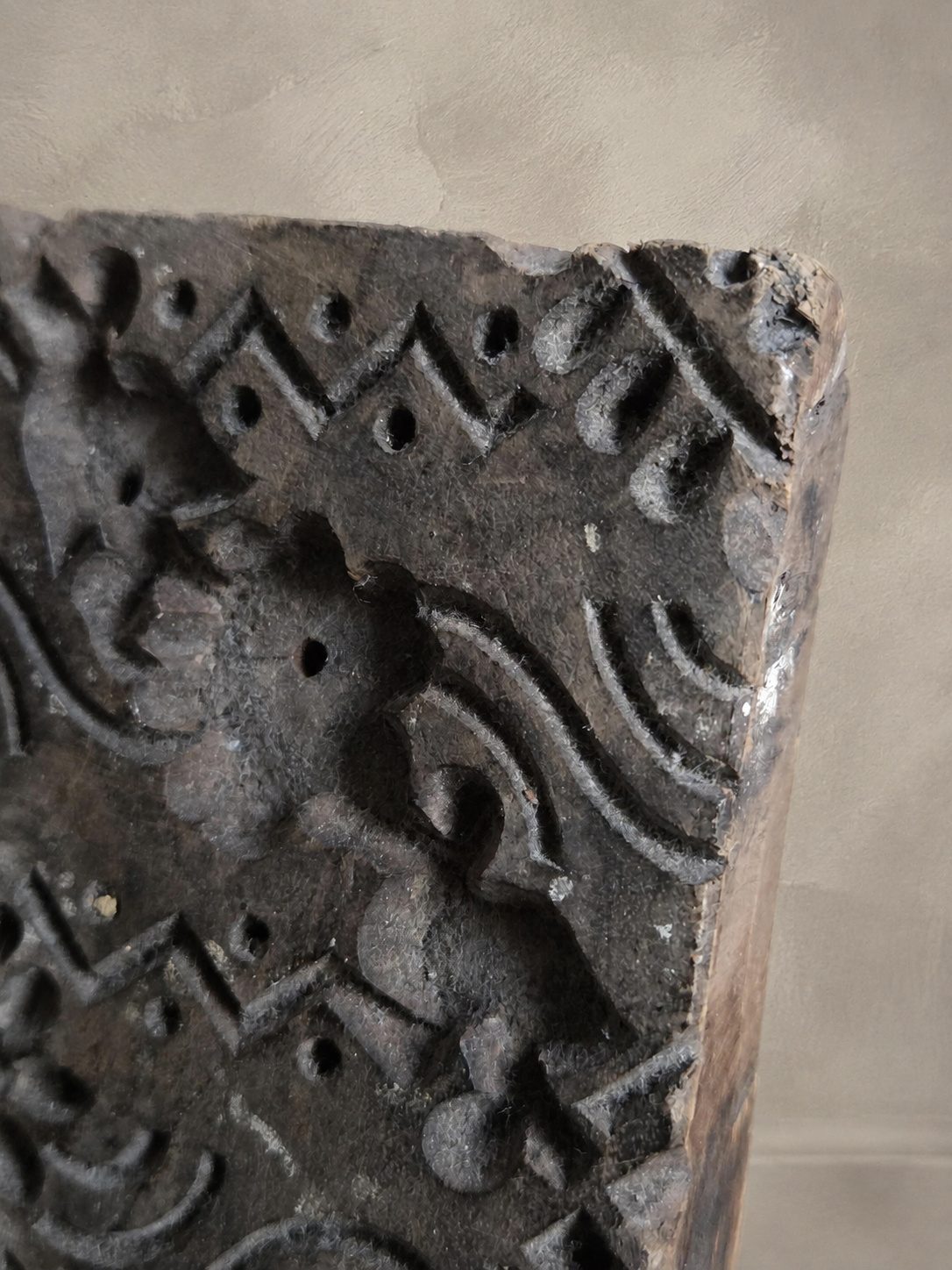 Oude houten textielstempel, detail 3