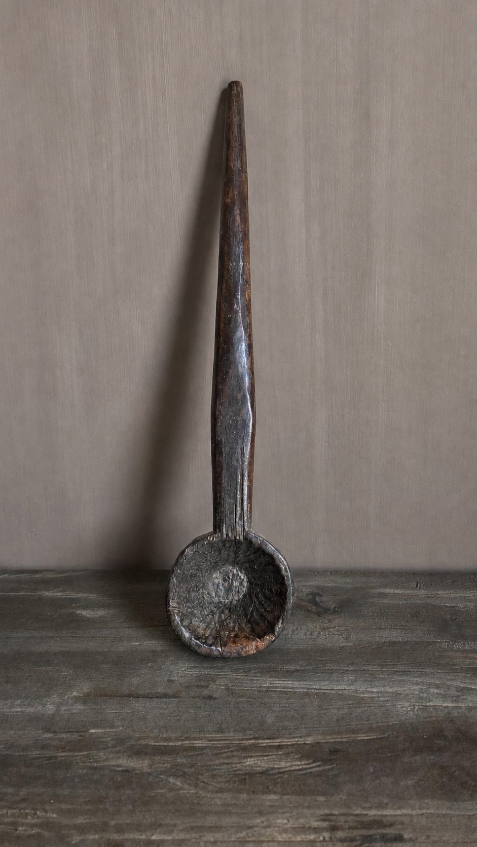 Authentieke oude houten lepel, detail 2