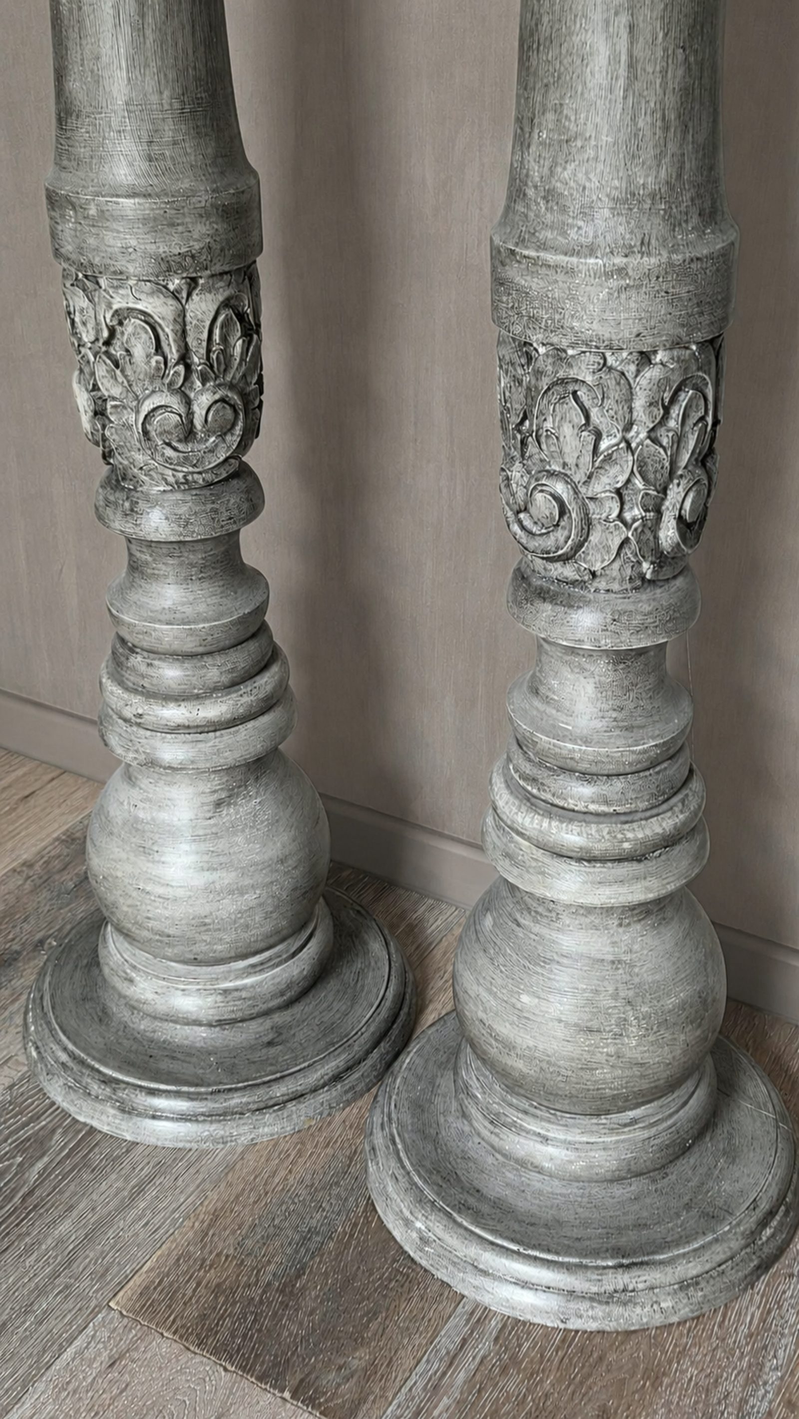 Set grote houten vloerkandelaars, detail 2