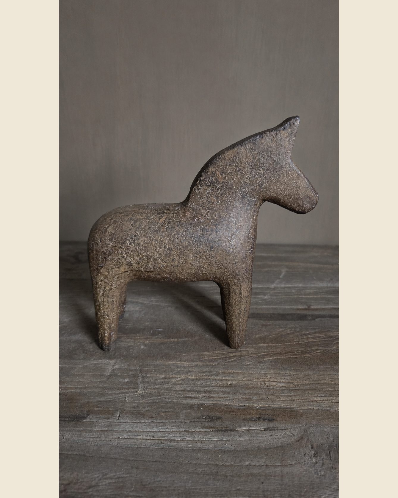 Decoratief paard in metaal, Atelierselectie, bij Mahieu&Merckx