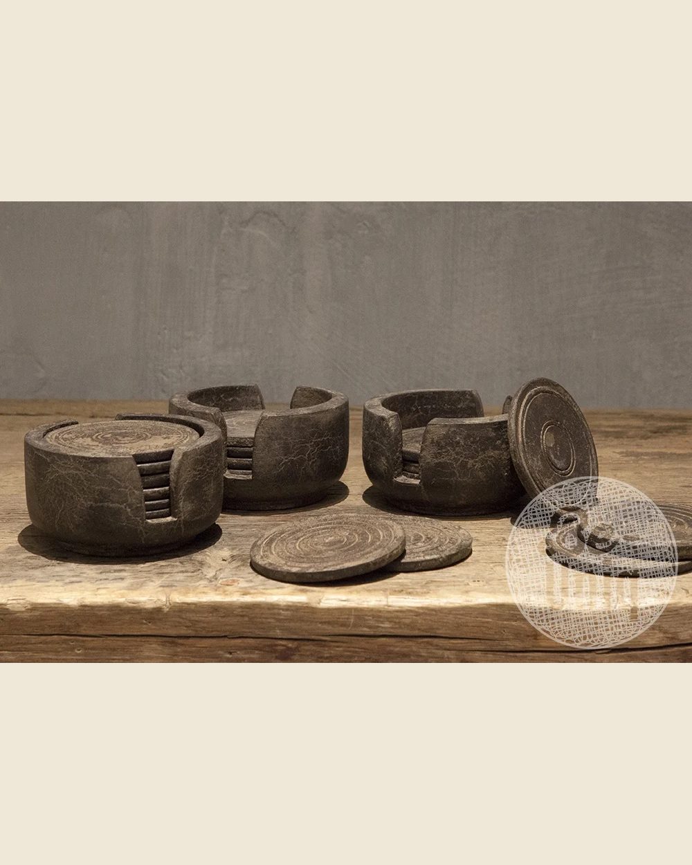 Onderzetters Hout In Houder, Atelierselectie, bij Mahieu&Merckx