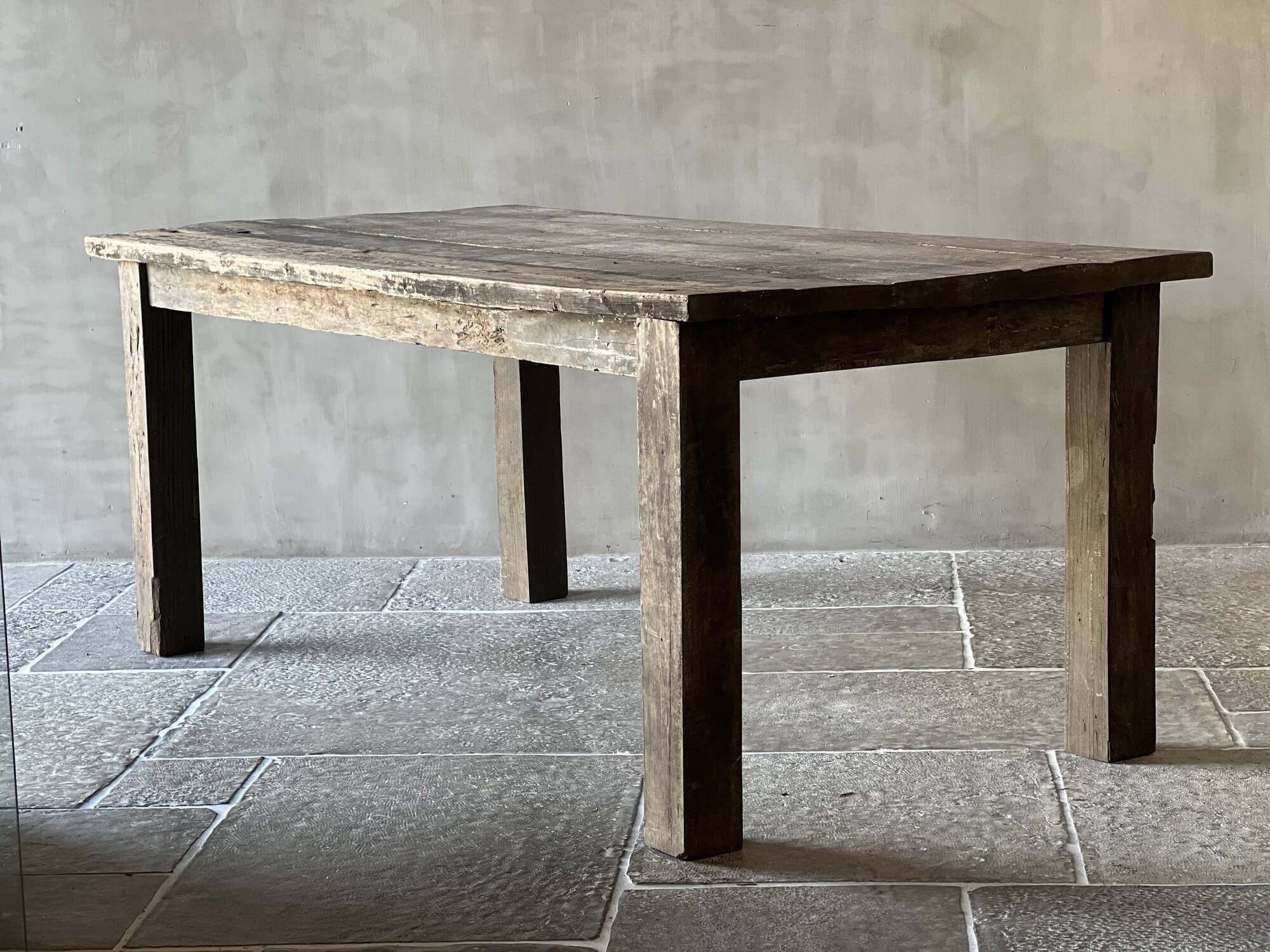 Old Farm eettafel in doorleefd oud hout